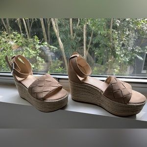 Soft Tan Marc Fisher Wedges for any look! Brand new